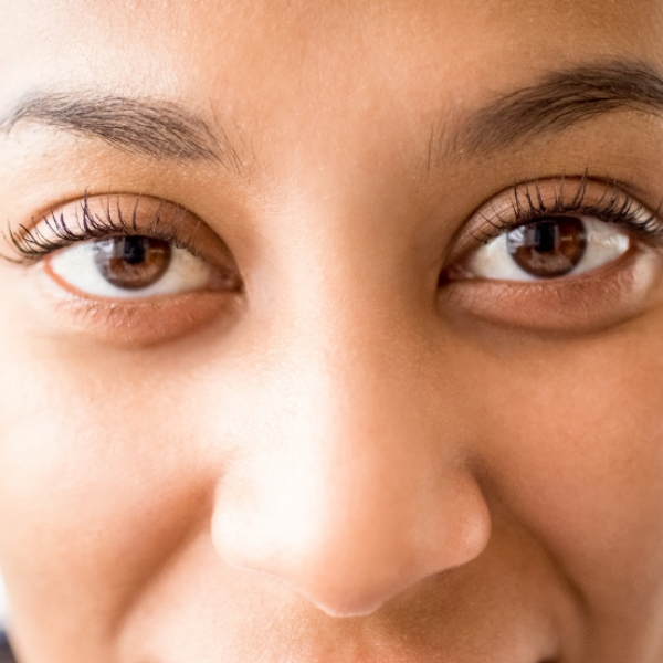 regard heureux femme