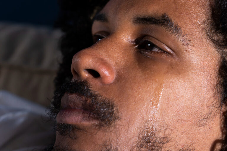 homme qui pleure